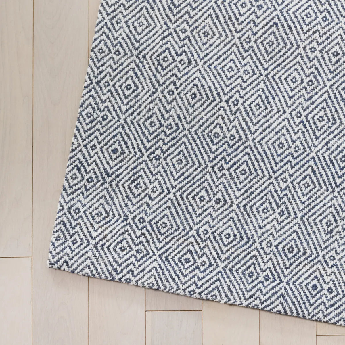 Safavieh Martha Stewart 8'-0" x 10'-0" Rug in Blue / Ivory