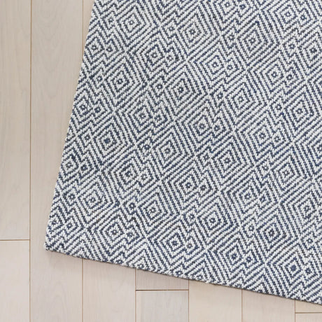 Safavieh Martha Stewart 8'-0" x 10'-0" Rug in Blue / Ivory