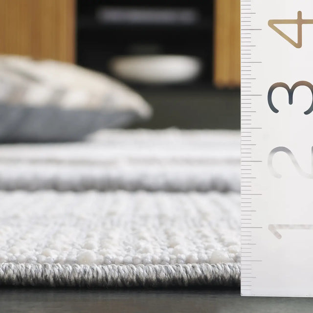 Safavieh Trends 4'-0" x 6'-0" Rug in Ivory / Grey