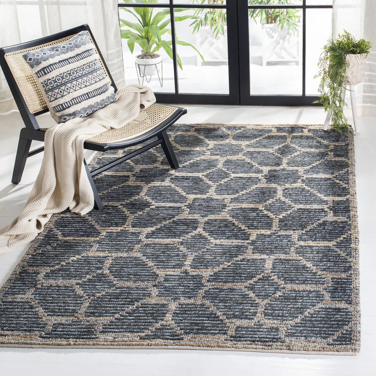 Safavieh Natural Fiber 4'-0" x 6'-0" Rug in Beige / Charcoal