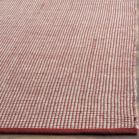 Safavieh Montauk 6'-0" x 9'-0" Rug in Ivory / Red