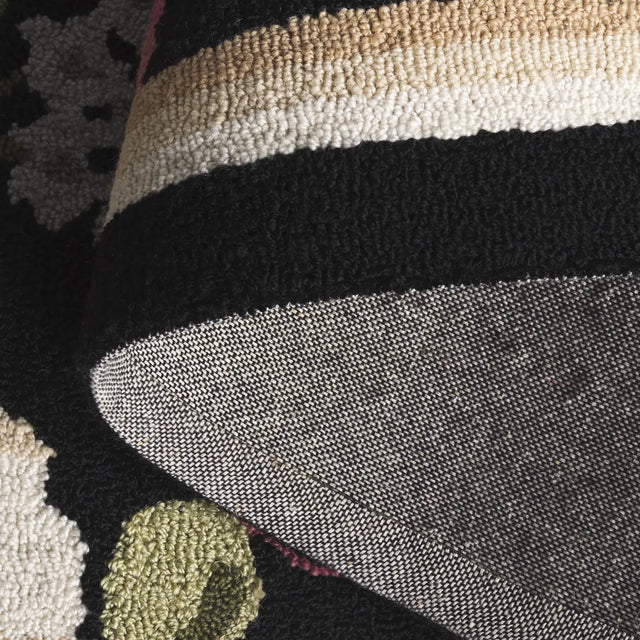Safavieh Jardin 2'-3" x 8'-0" Rug in Black / Red