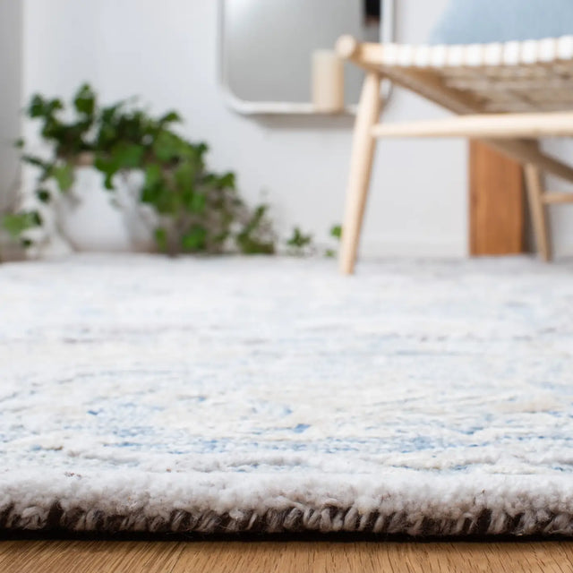 Safavieh Glamour 5'-0" x 8'-0" Rug in Light Blue / Ivory