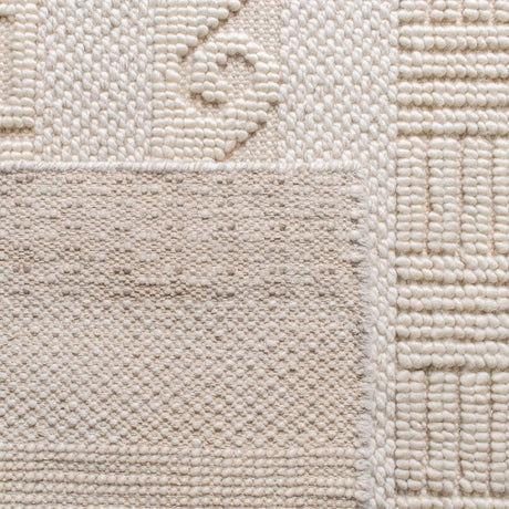 Safavieh Natural Fiber 4'-0" x 6'-0" Rug in Beige / Ivory