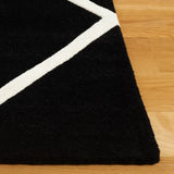 Safavieh Chatham 6'-0" x 9'-0" Rug in Black / Ivory