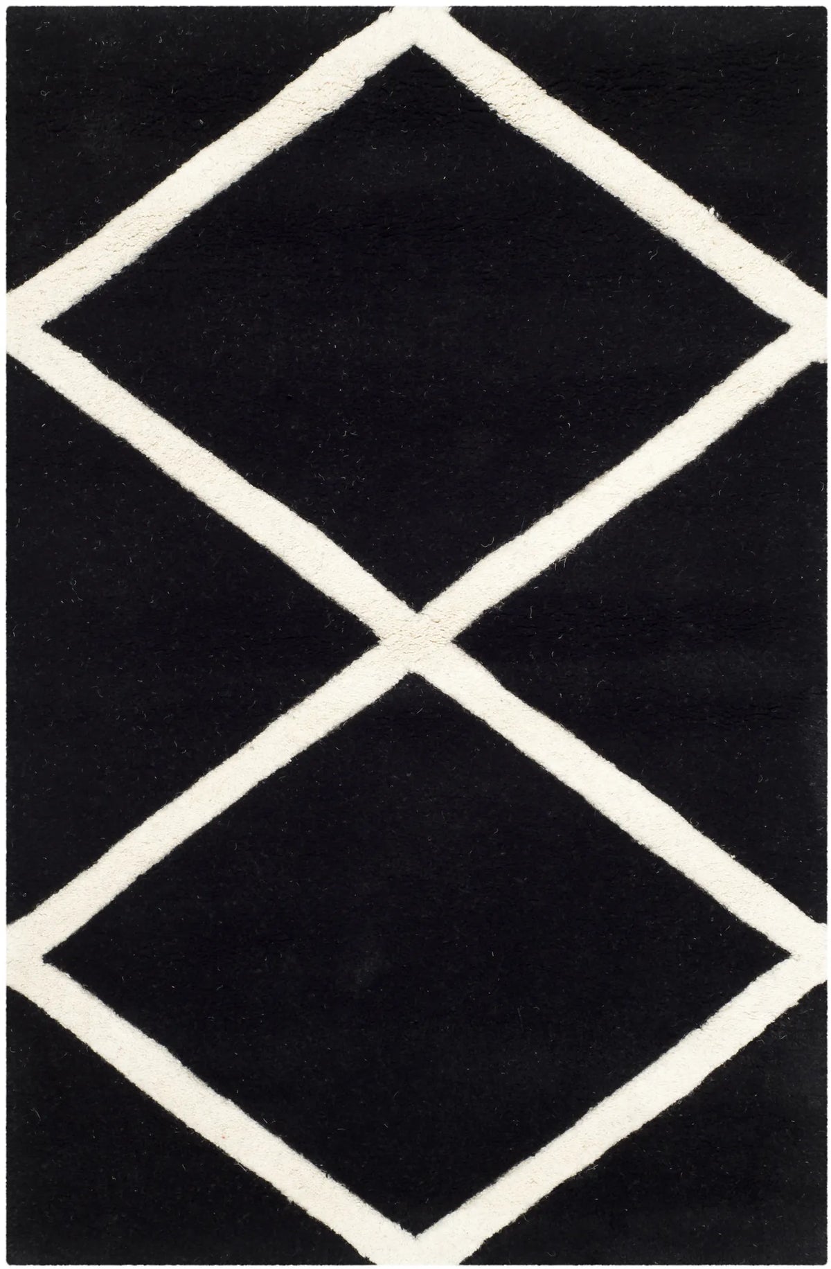 Safavieh Chatham 2'-0" x 3'-0" Rug in Black / Ivory