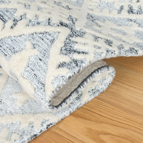 Safavieh Roslyn 4'-0" x 6'-0" Rug in Grey / Ivory
