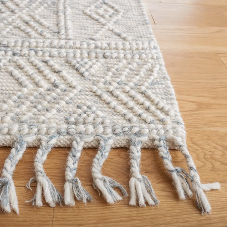 Safavieh Natura 4'-0" x 6'-0" Rug in Grey / Ivory