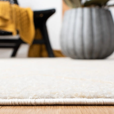 Safavieh Adirondack 4'-0" x 6'-0" Rug in Ivory / Gold