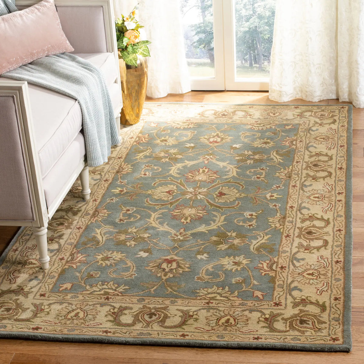 Safavieh Heritage 4'-0" x 6'-0" Rug in Blue / Beige