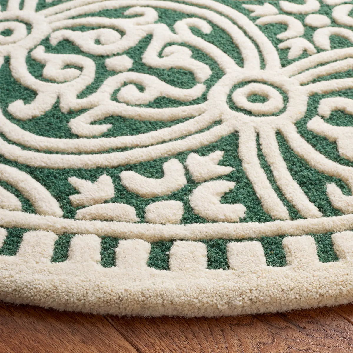 Safavieh Cambridge 6'-0" x 6'-0" Rug in Dark Green / Ivory