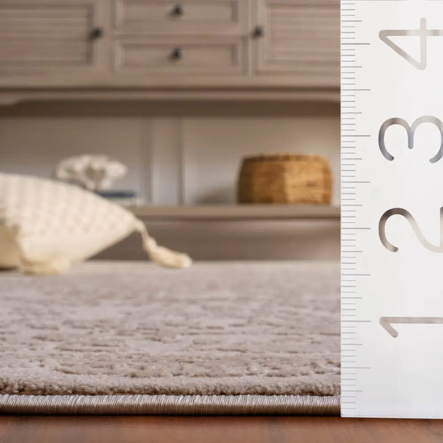Safavieh Reflection 5'-1" x 7'-6" Rug in Ivory / White
