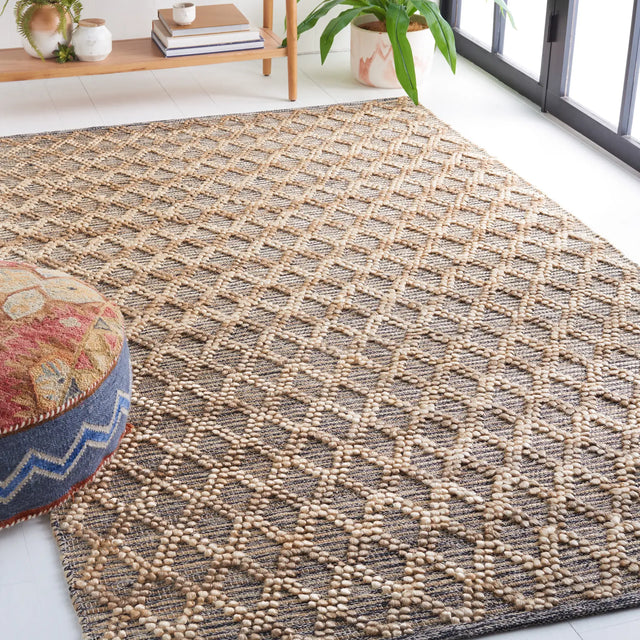 Safavieh Natural Fiber 4'-0" x 6'-0" Rug in Natural / Black