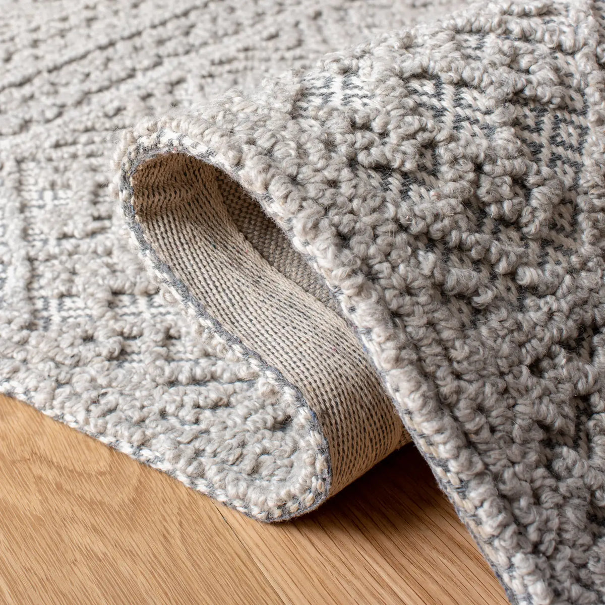 Safavieh Trace 4'-0" x 6'-0" Rug in Grey / Beige