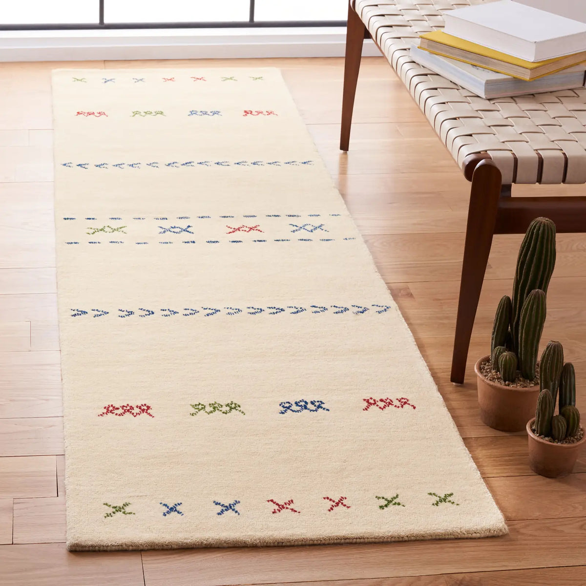 Safavieh Himalaya 2'-3" x 8'-0" Rug in Cream