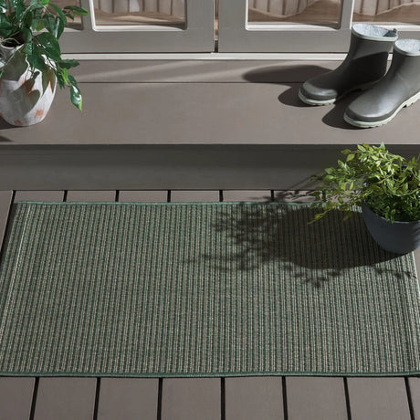 Safavieh Courtyard 2'-0" x 3'-7" Rug in Dark Green / Beige