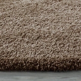 Safavieh Santa Monica Shag 6'-7" x 6'-7" Rug in Taupe
