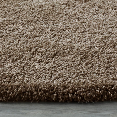 Safavieh Santa Monica Shag 6'-7" x 6'-7" Rug in Taupe