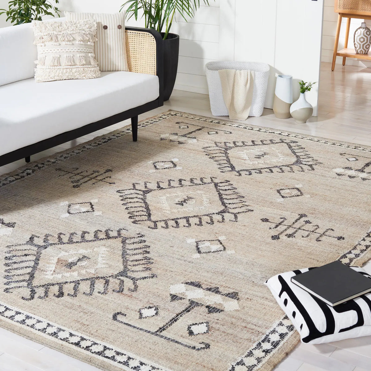 Safavieh Kilim 10'-0" x 14'-0" Rug in Grey / Black