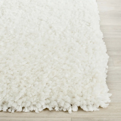 Safavieh Shag 2'-3" x 7'-0" Rug in Ivory