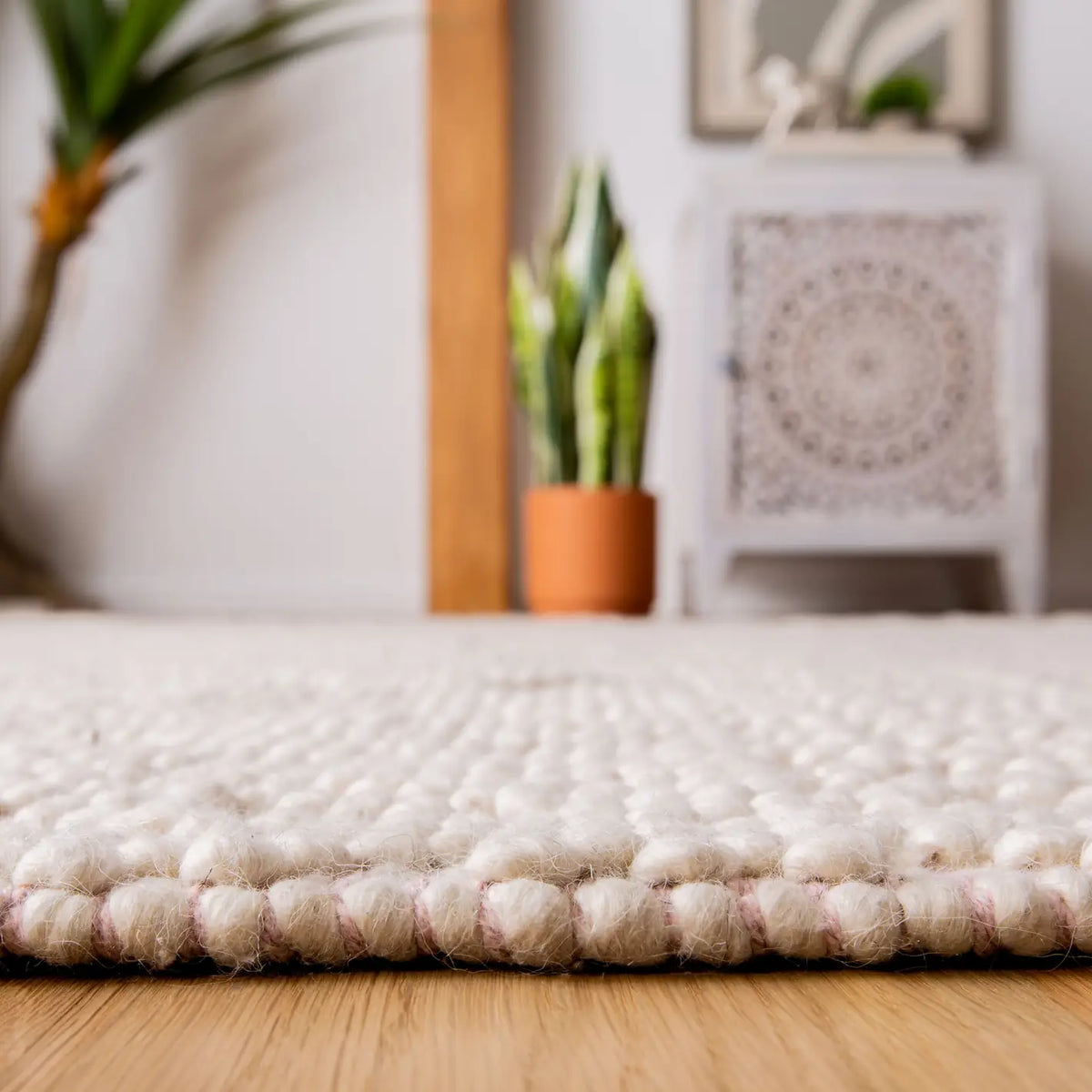 Safavieh Natura 4'-0" x 6'-0" Rug in Ivory / Pink