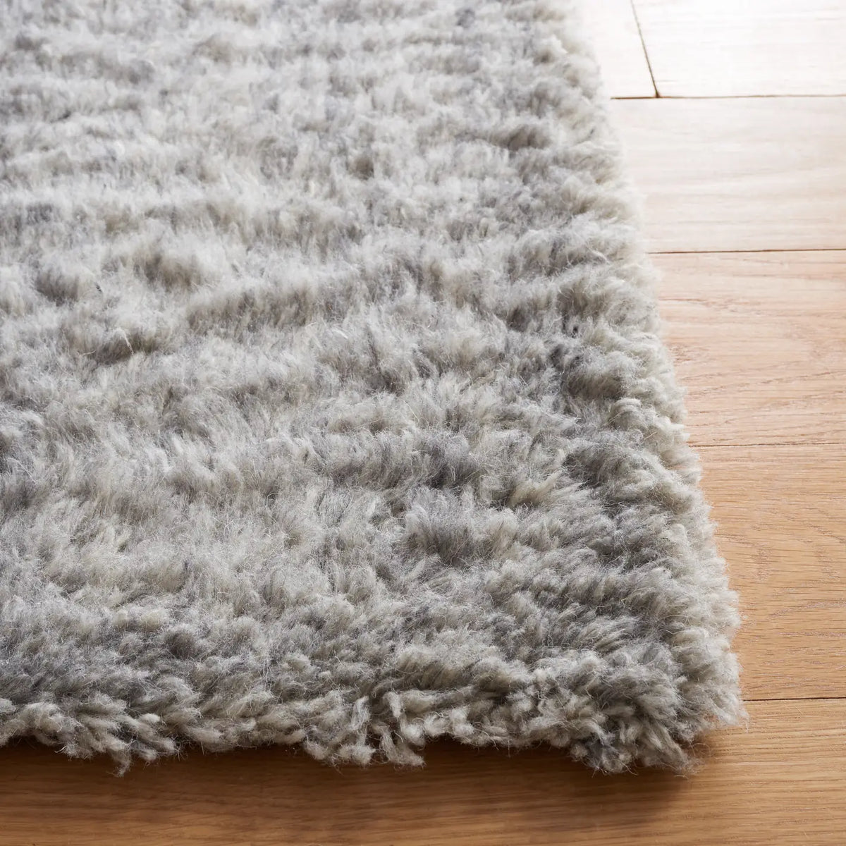 Safavieh Casablanca 4'-0" x 6'-0" Rug in Grey