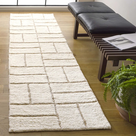 Safavieh Casablanca 2'-3" x 9'-0" Rug in Natural / Ivory