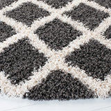 Safavieh Sgd-Dallas Shag 6'-0" x 6'-0" Rug in Dark Grey / Ivory