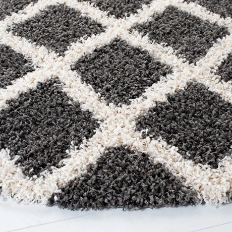 Safavieh Sgd-Dallas Shag 6'-0" x 6'-0" Rug in Dark Grey / Ivory