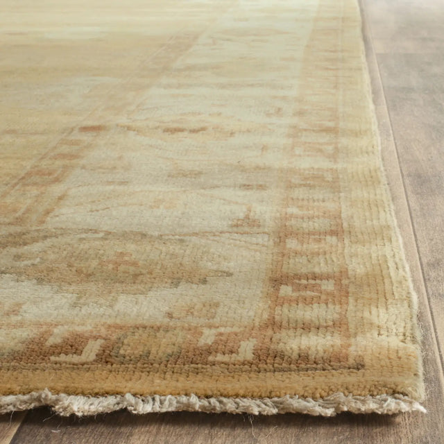Safavieh Oushak 6'-0" x 9'-0" Rug in Gold / Ivory