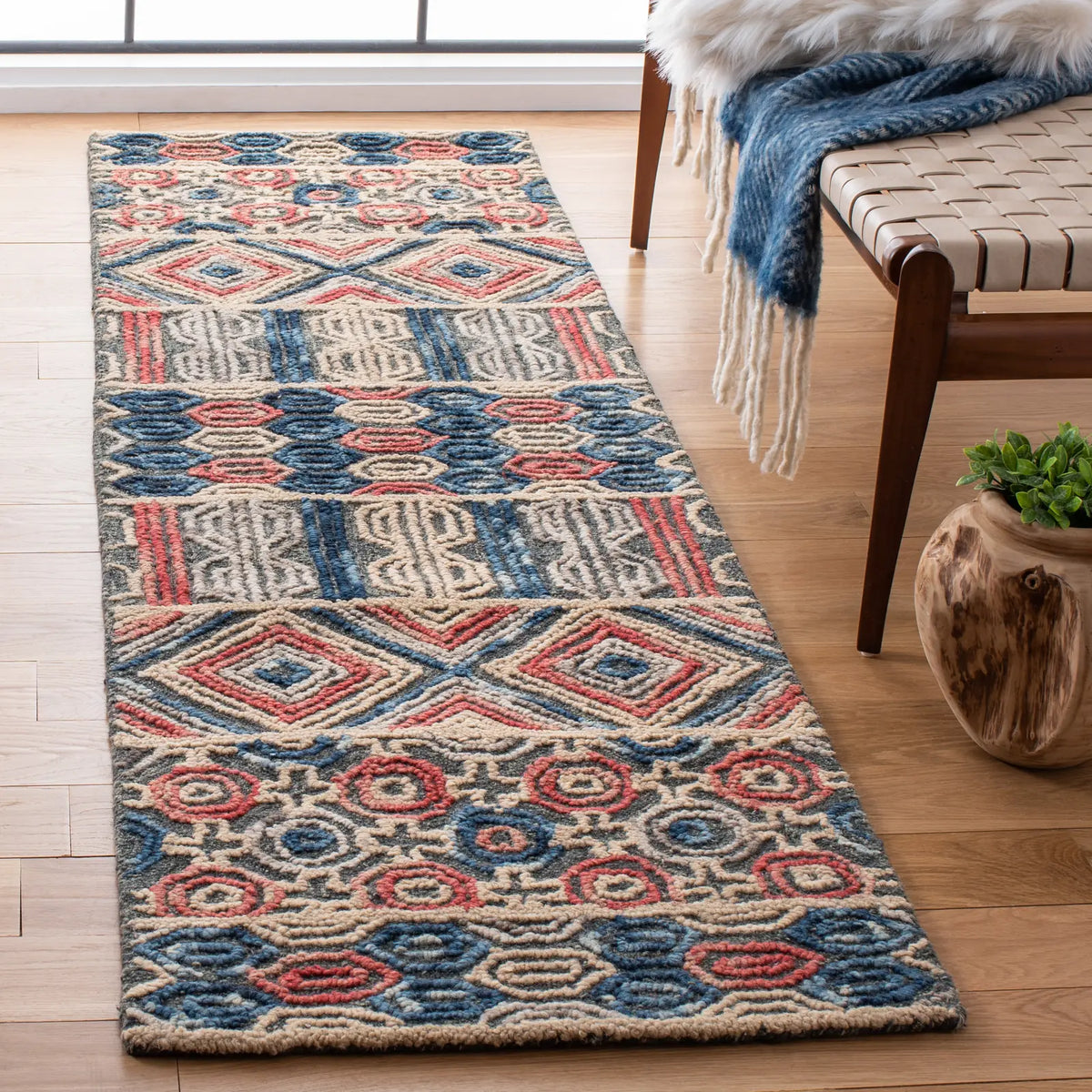 Safavieh Trace 2'-3" x 8'-0" Rug in Grey / Navy