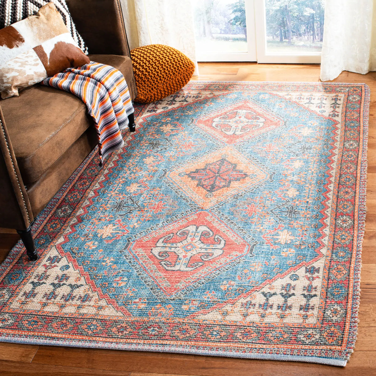 Safavieh Saffron 4'-0" x 6'-0" Rug in Navy / Red