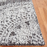 Safavieh Ebony 4'-0" x 6'-0" Rug in Brown / Ivory