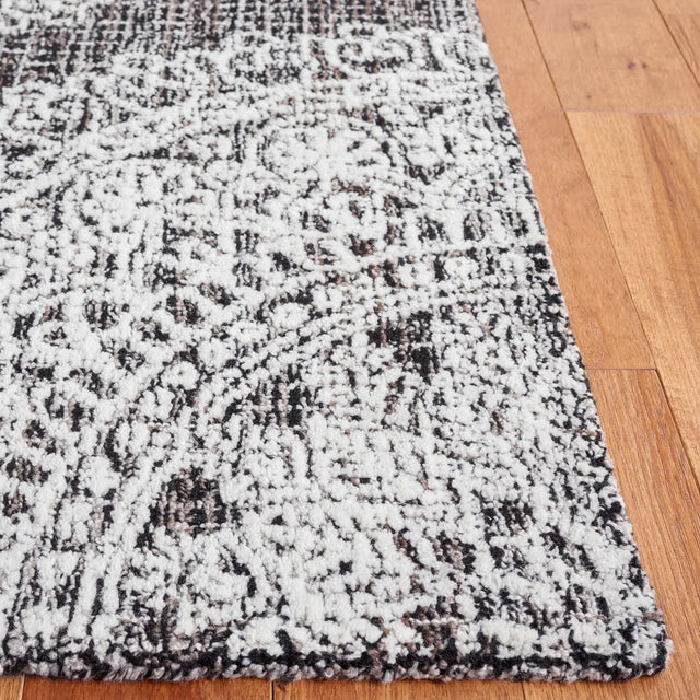 Safavieh Ebony 4'-0" x 6'-0" Rug in Brown / Ivory