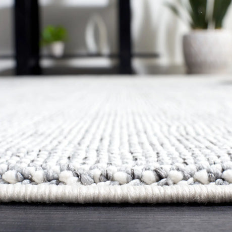 Safavieh River 4'-0" x 6'-0" Rug in Grey / Ivory