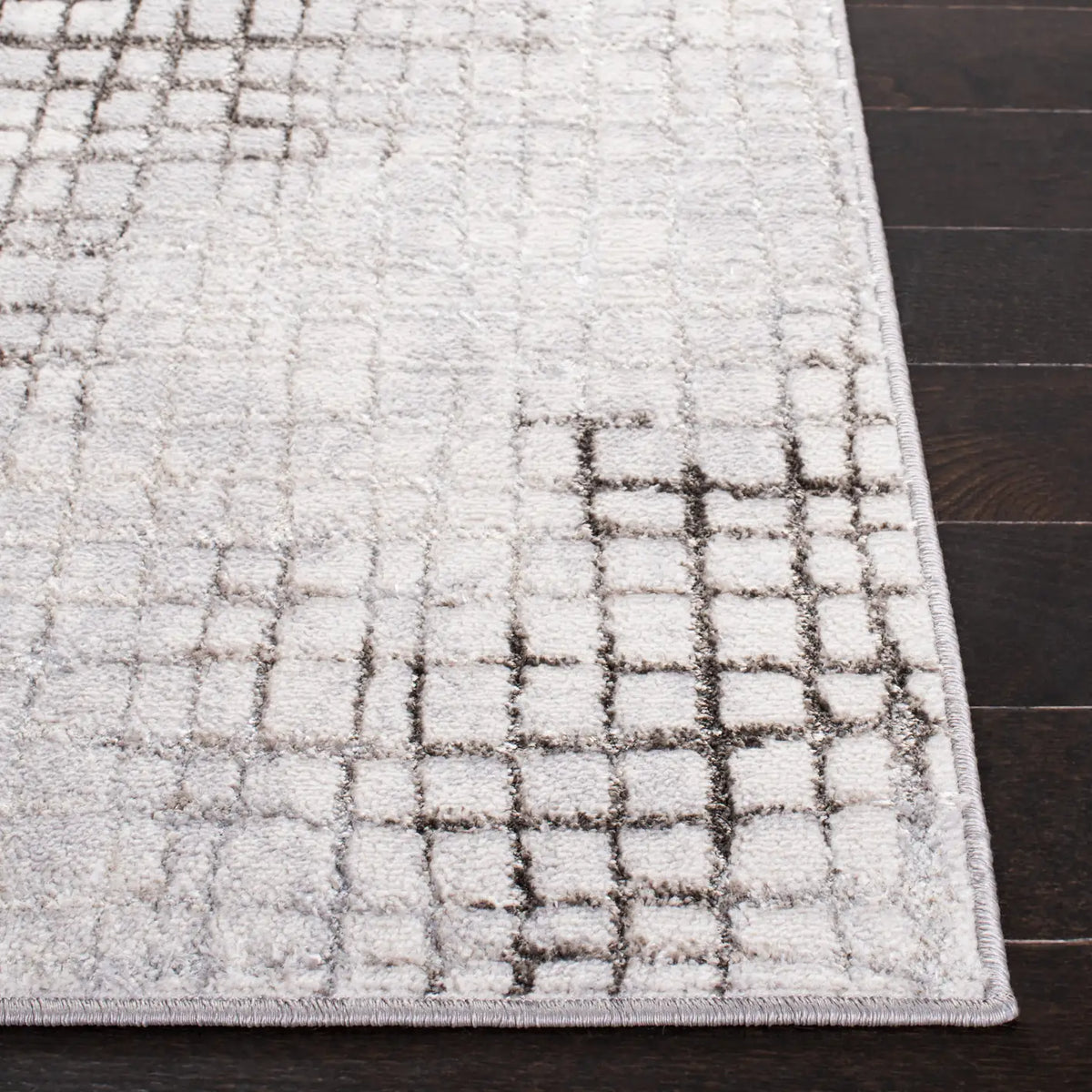 Safavieh Orchard 4'-5" x 6'-5" Rug in Grey / Light Grey