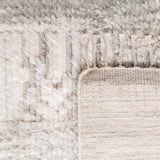 Safavieh Manhattan 4'-0" x 6'-0" Rug in Ivory / Grey