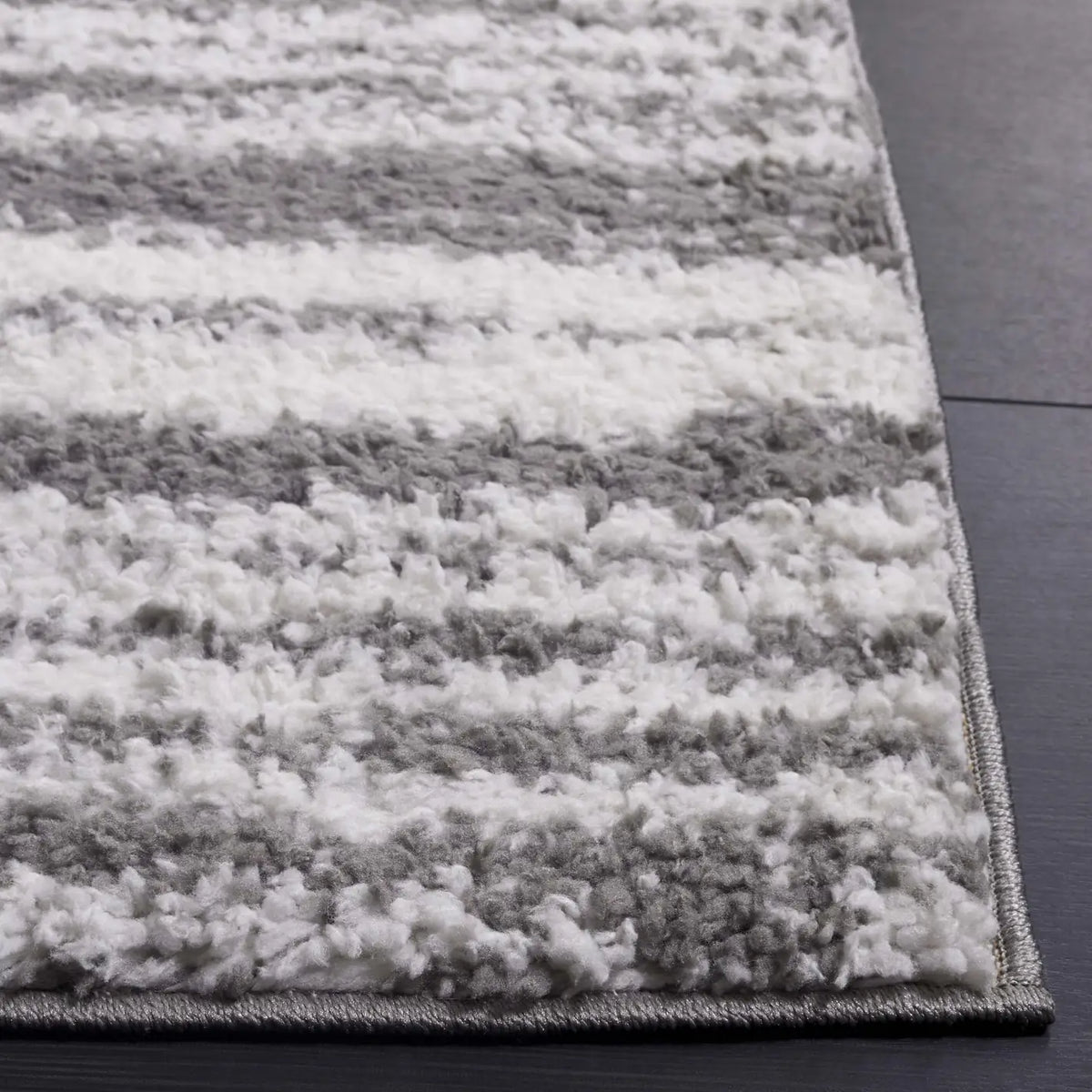 Safavieh Rumi Shag 6'-0" x 9'-0" Rug in Dark Grey / Ivory