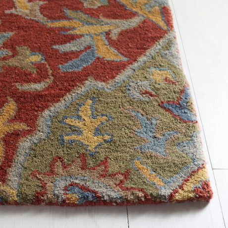 Safavieh Heritage 4'-0" x 6'-0" Rug in Red / Green