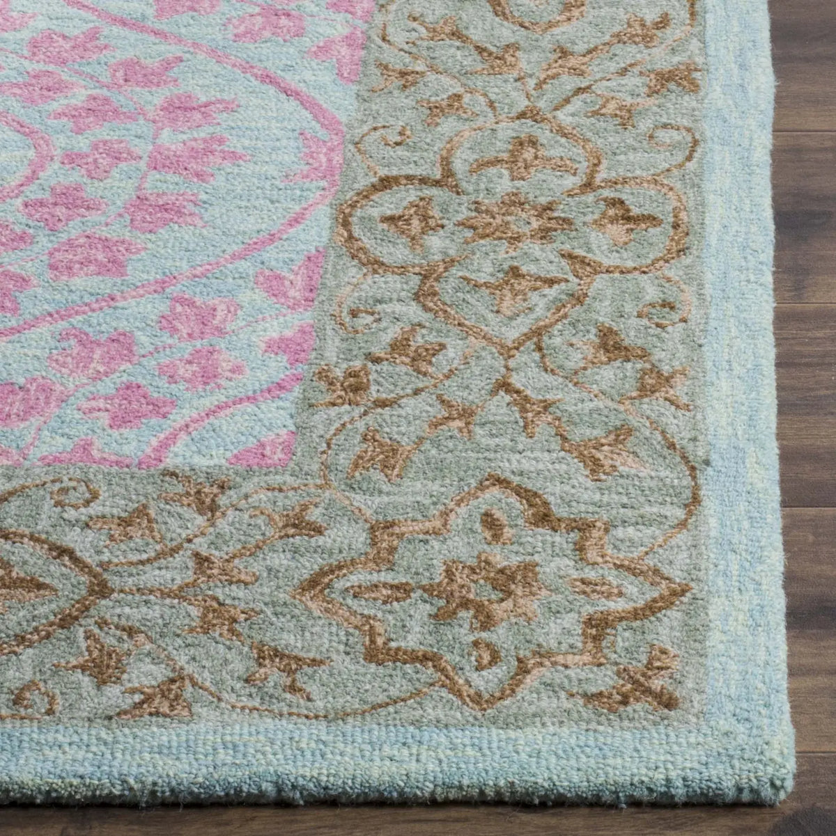 Safavieh Suzani 4'-0" x 6'-0" Rug in Taupe / Pink