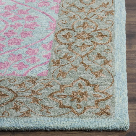 Safavieh Suzani 4'-0" x 6'-0" Rug in Taupe / Pink