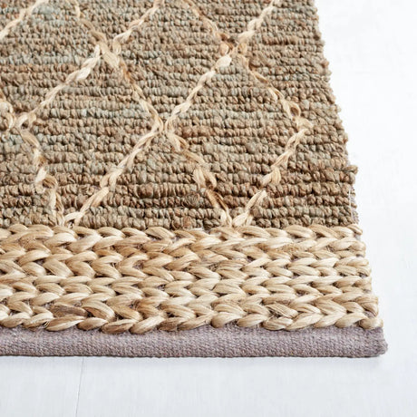 Safavieh Natural Fiber 4'-0" x 6'-0" Rug in Natural / Grey