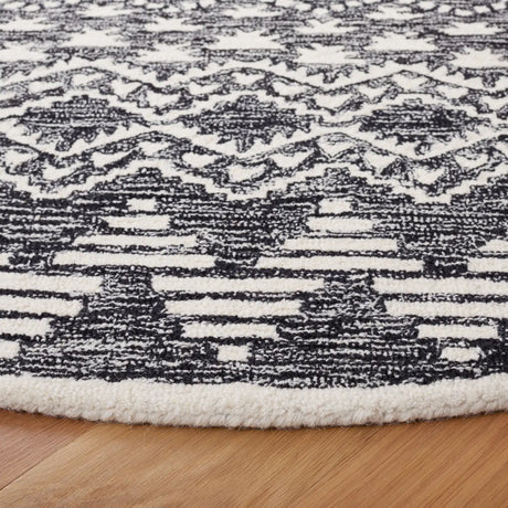 Safavieh Metro 6'-0" x 6'-0" Rug in Black / Ivory