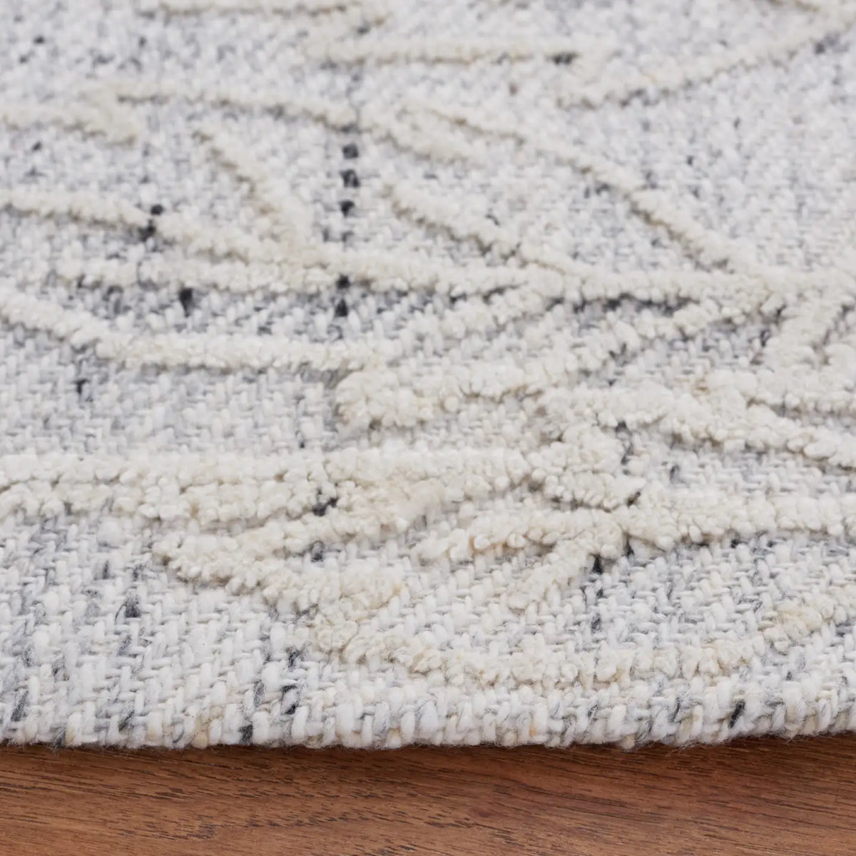 Safavieh Marbella 6'-0" x 6'-0" Rug in Grey / Ivory