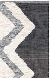 Safavieh Kenya 6'-0" x 9'-0" Rug in Ivory / Black
