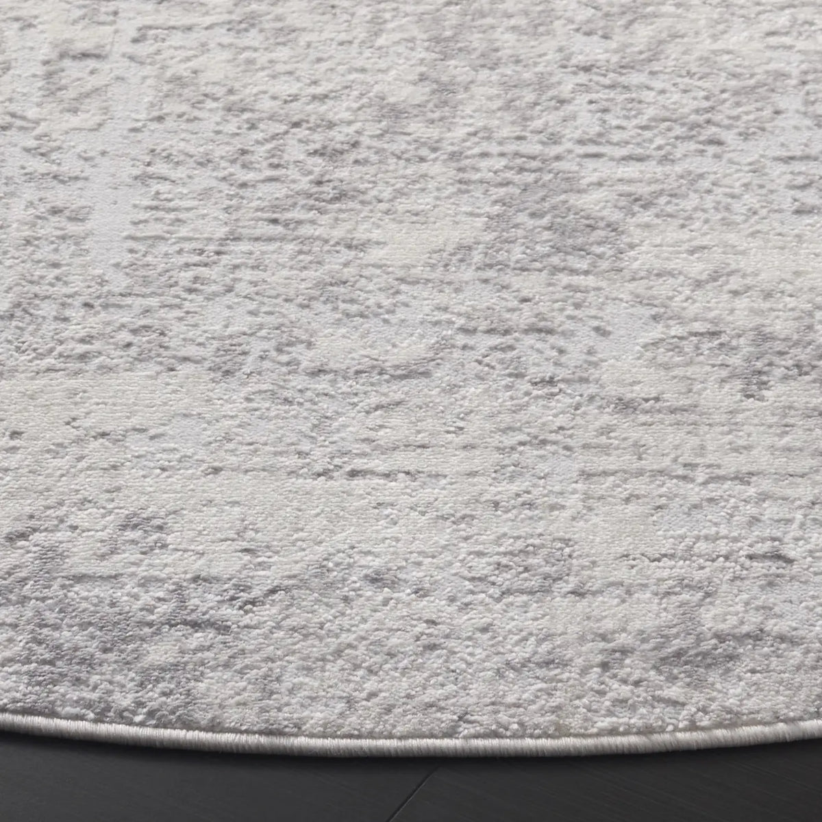Safavieh Amelia 700 5'-3" x 5'-3" Rug in Ivory / Light Grey