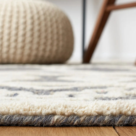 Safavieh Abstract 4'-0" x 6'-0" Rug in Grey / Ivory