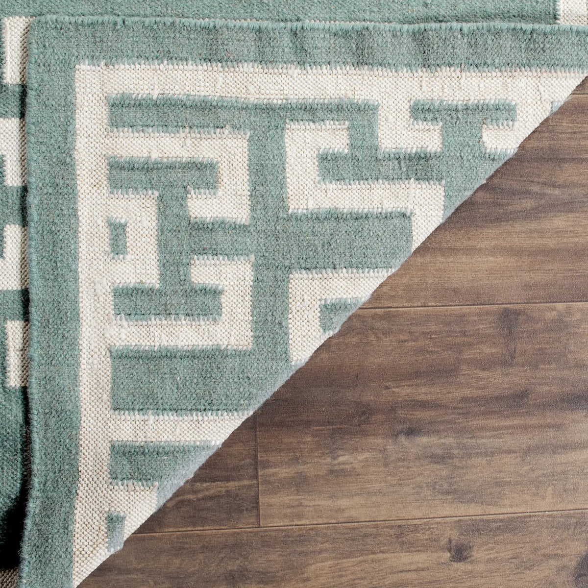 Safavieh Dhurries 5'-0" x 8'-0" Rug in Seafoam / Ivory