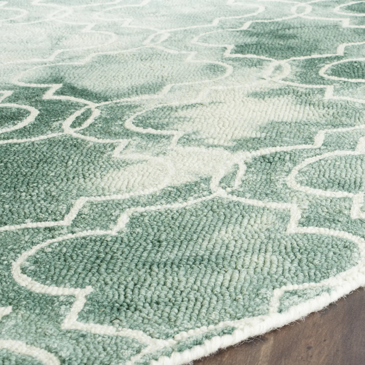 Safavieh Dip Dye 7'-0" x 7'-0" Rug in Green / Ivory