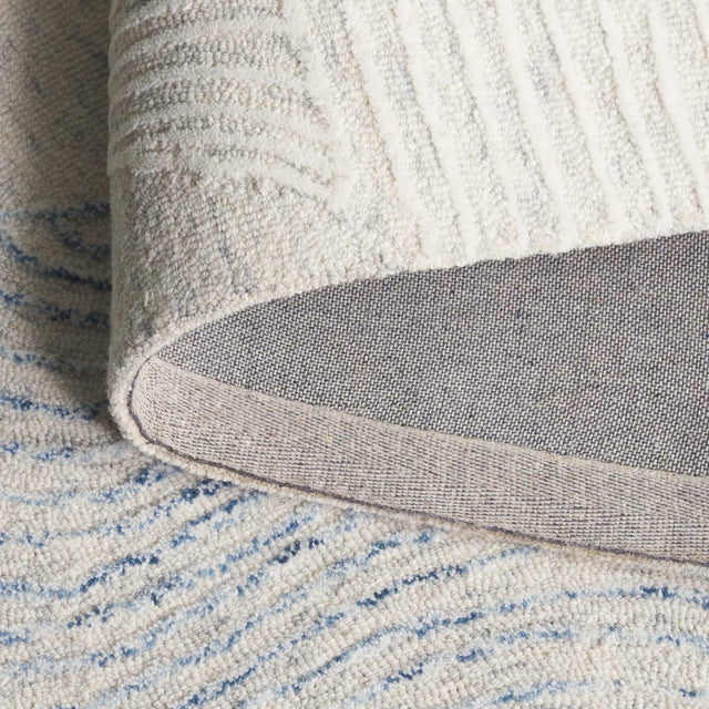 Safavieh Pine 4'-0" x 6'-0" Rug in Light Grey / Ivory